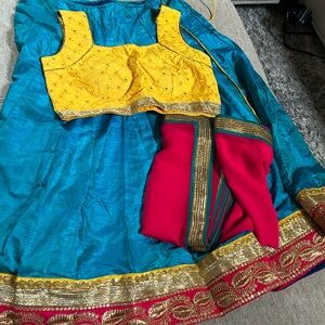 Navratri chaniya choli very nice piece price negotiable send offers